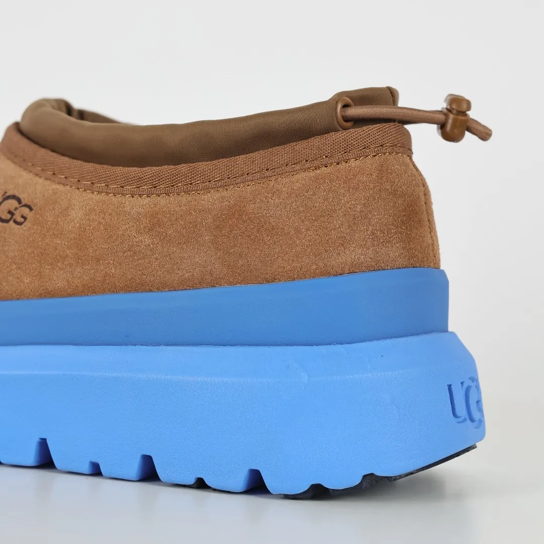 Pick up locally 💰620 Core recommendation Good price Cashmere insoles are a very suitable choice for keeping warm in winter and at home. In the new year, uug launched a series of styles, which are partial to the preferences of young consumers and have also moved to the forefront of fashion trends. Shoe body material Water-repellent coated suede upper 17mm UGGPURE™ implanted wool insole Lightweight non-slip comfortable rubber outsole With brand LOGO Trademark Comes with a full set of packaging Size: 35 36 37 38 39 40 41 42 43 44